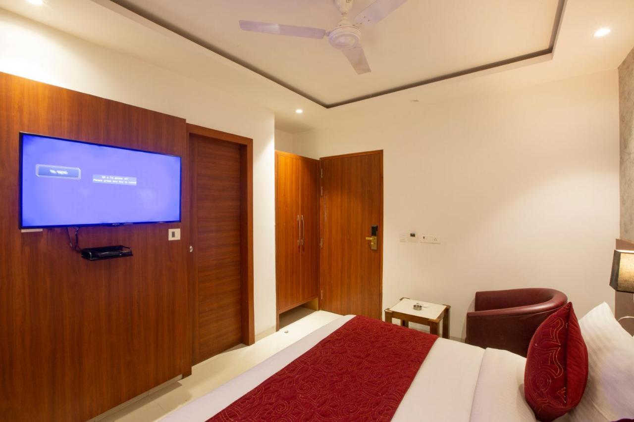 Hotel Arch Suites - Near Aerocity New Delhi Bagian luar foto