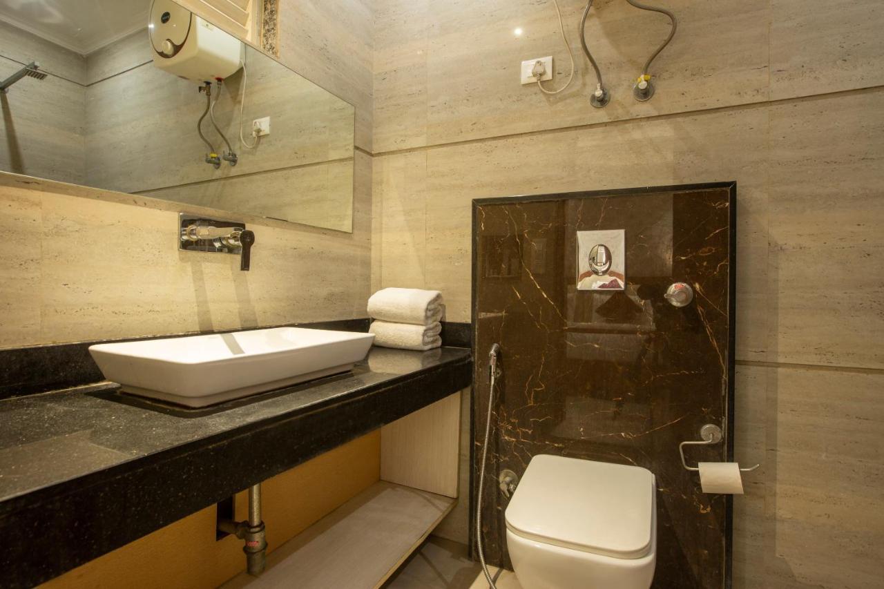 Hotel Arch Suites - Near Aerocity New Delhi Bagian luar foto