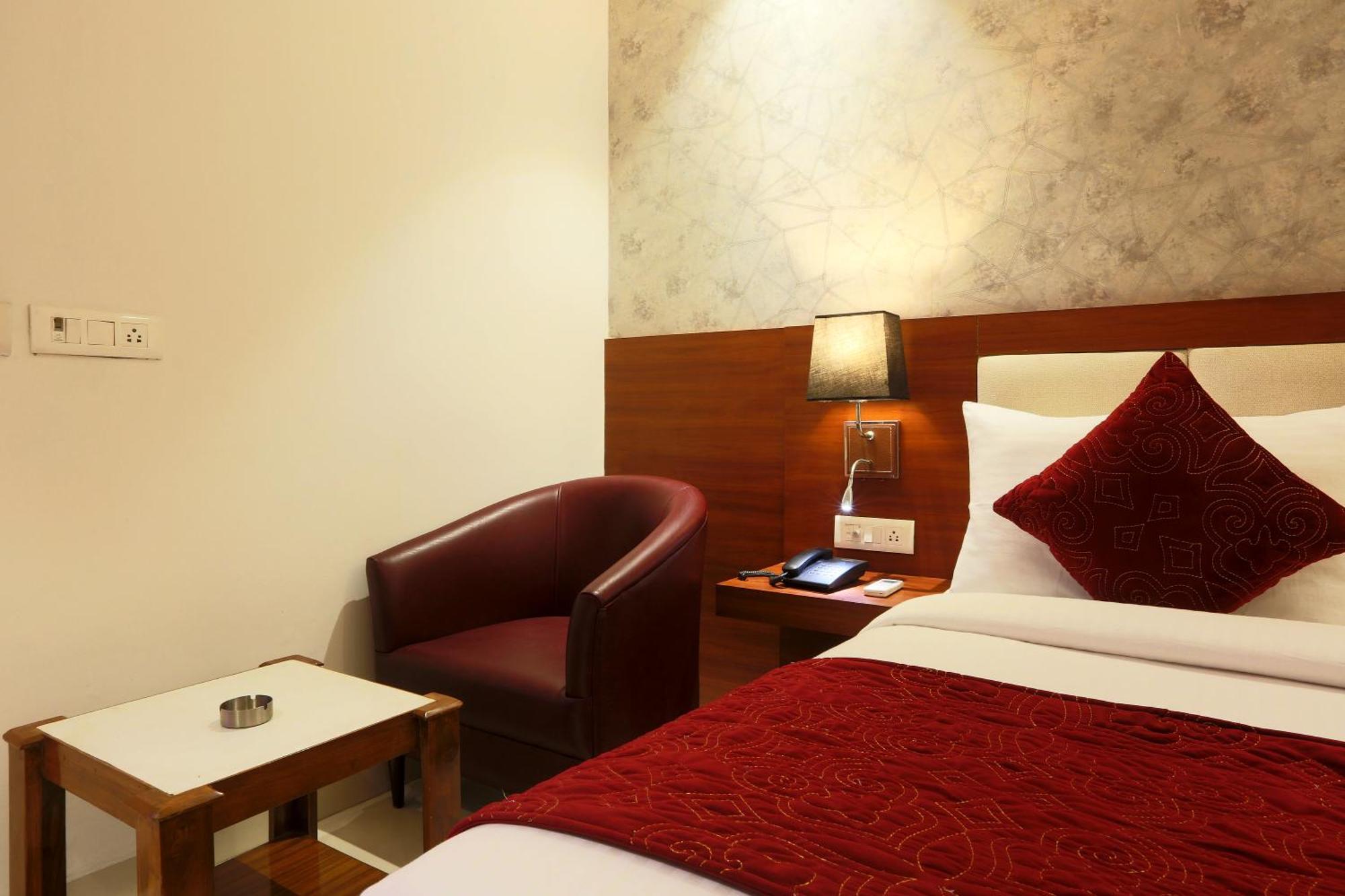 Hotel Arch Suites - Near Aerocity New Delhi Bagian luar foto
