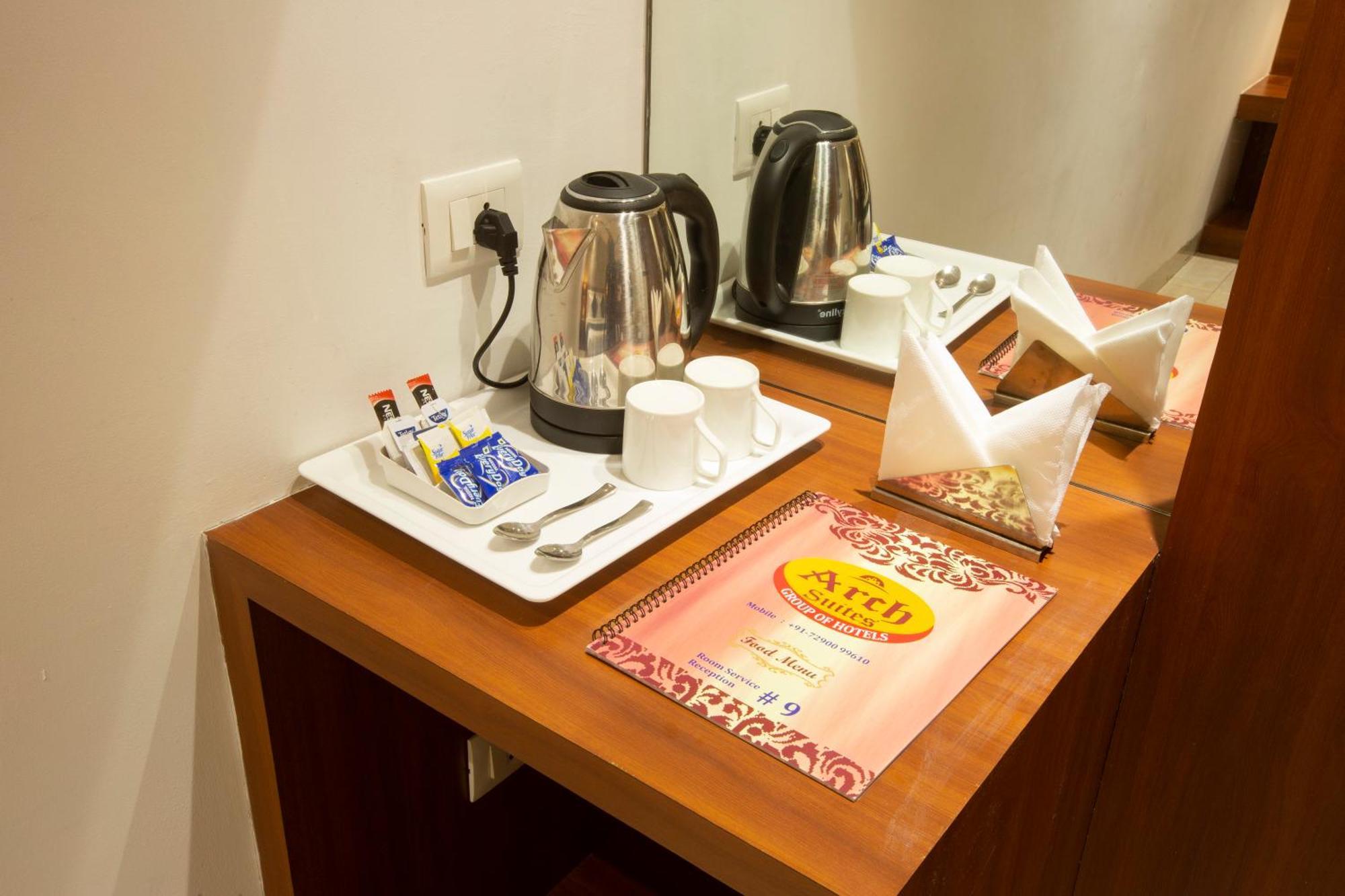 Hotel Arch Suites - Near Aerocity New Delhi Bagian luar foto