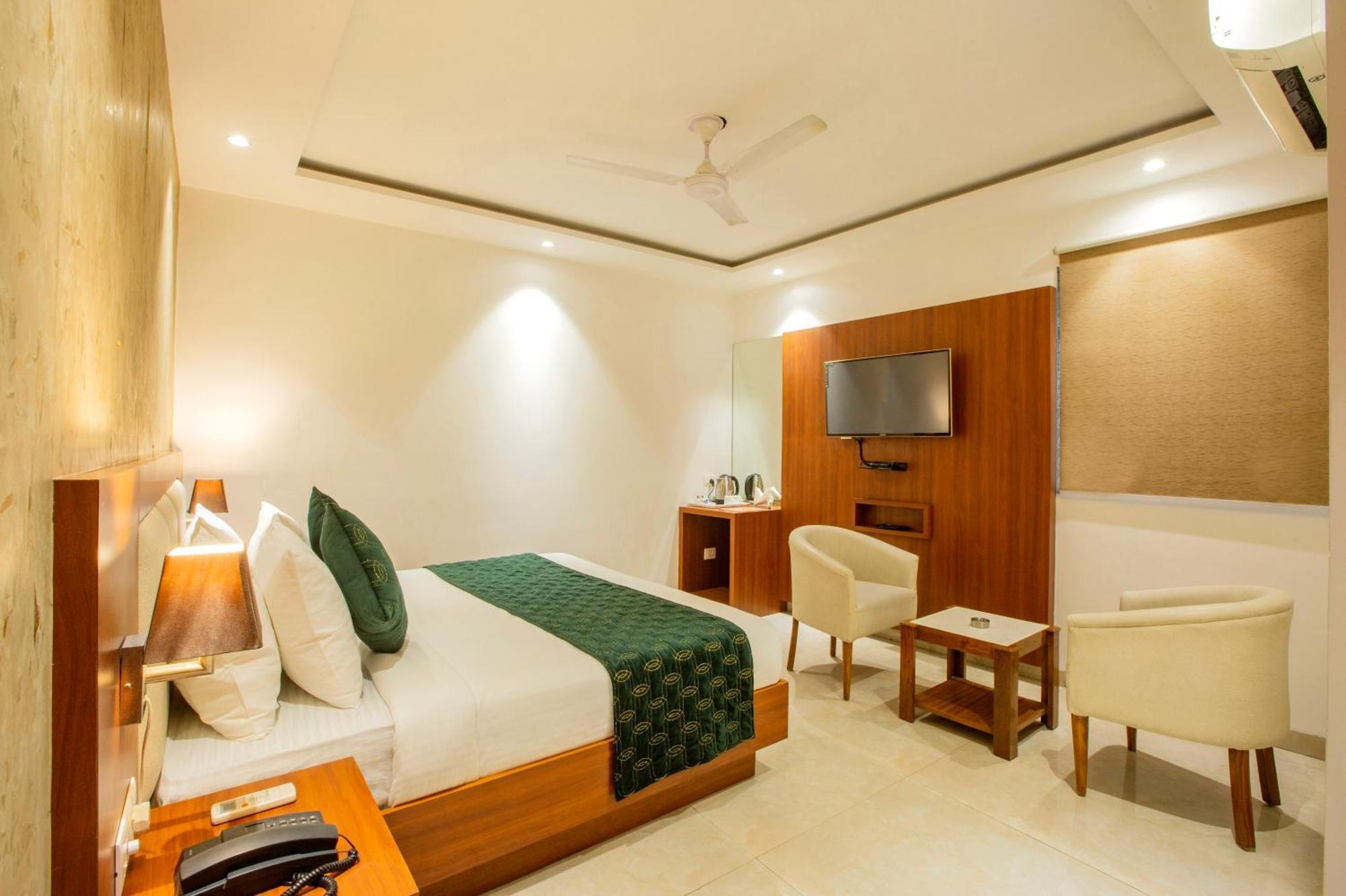 Hotel Arch Suites - Near Aerocity New Delhi Bagian luar foto