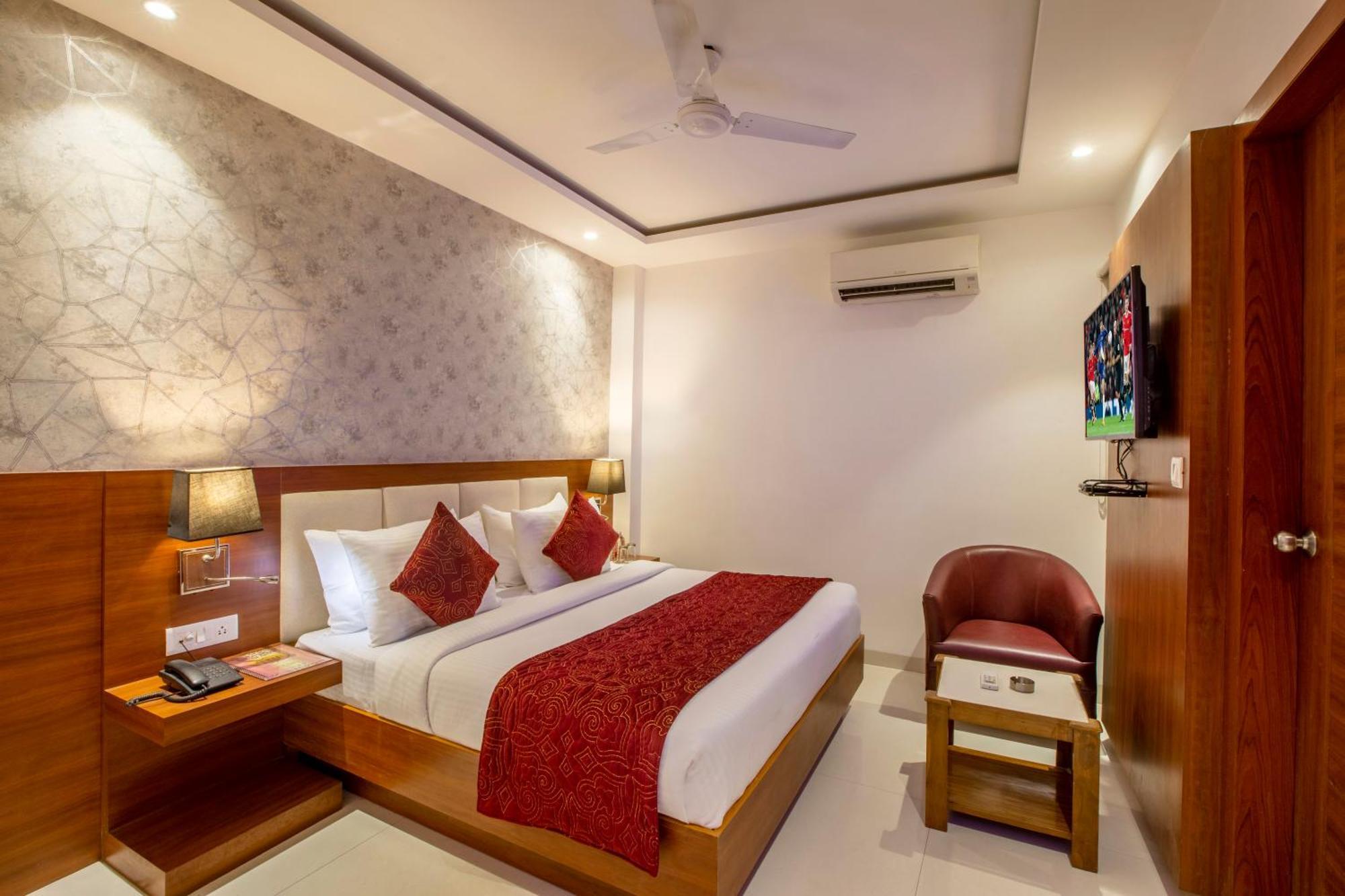 Hotel Arch Suites - Near Aerocity New Delhi Bagian luar foto