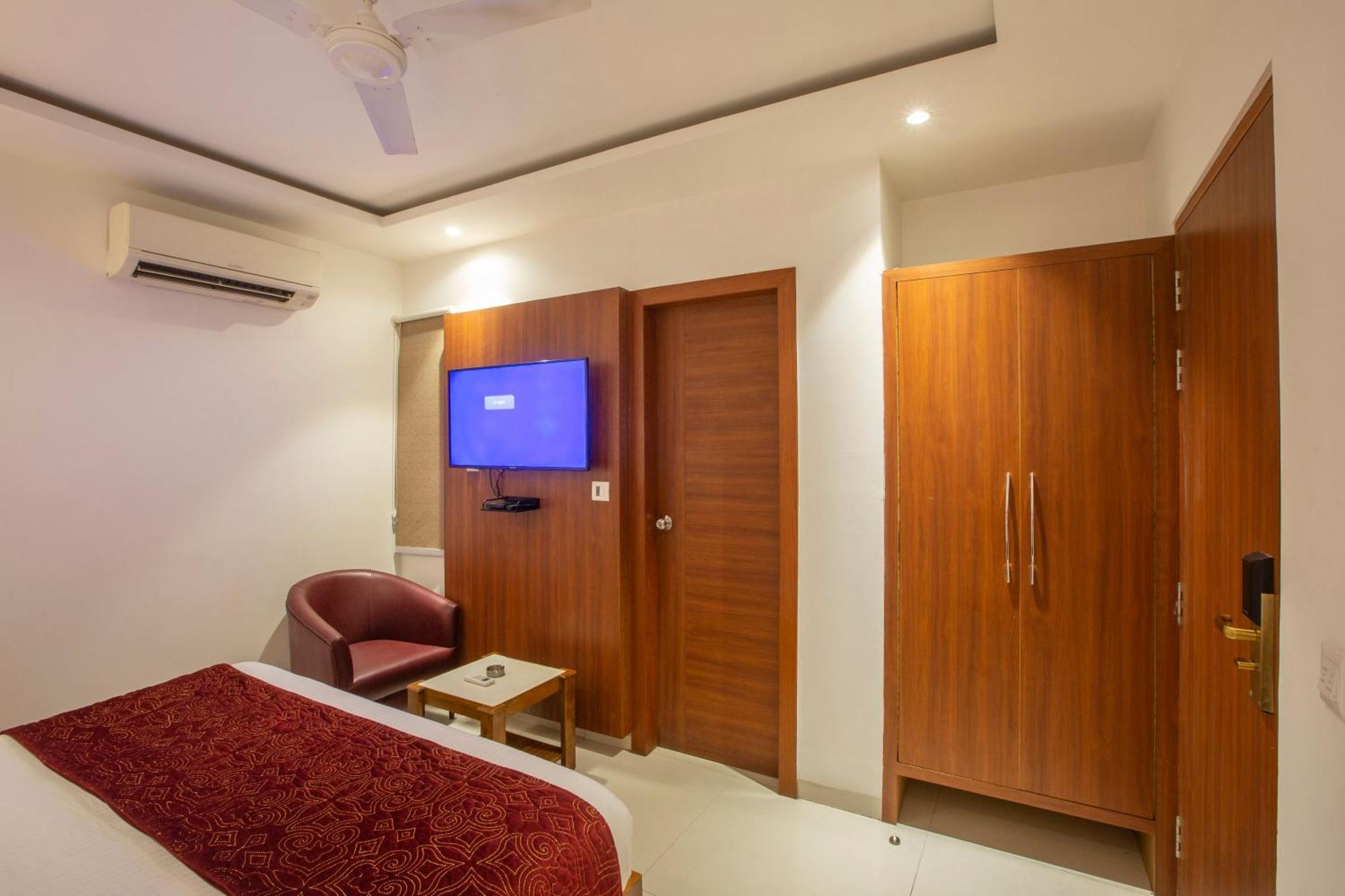 Hotel Arch Suites - Near Aerocity New Delhi Bagian luar foto