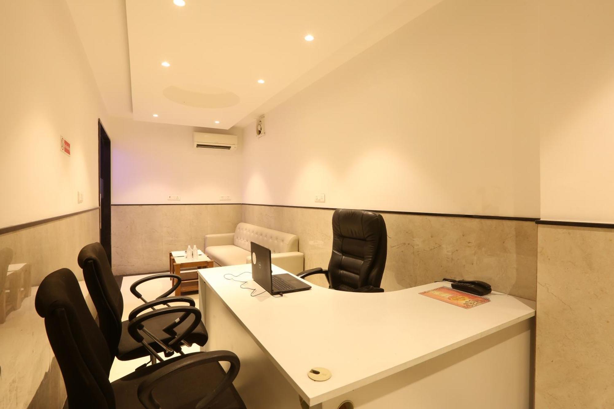 Hotel Arch Suites - Near Aerocity New Delhi Bagian luar foto