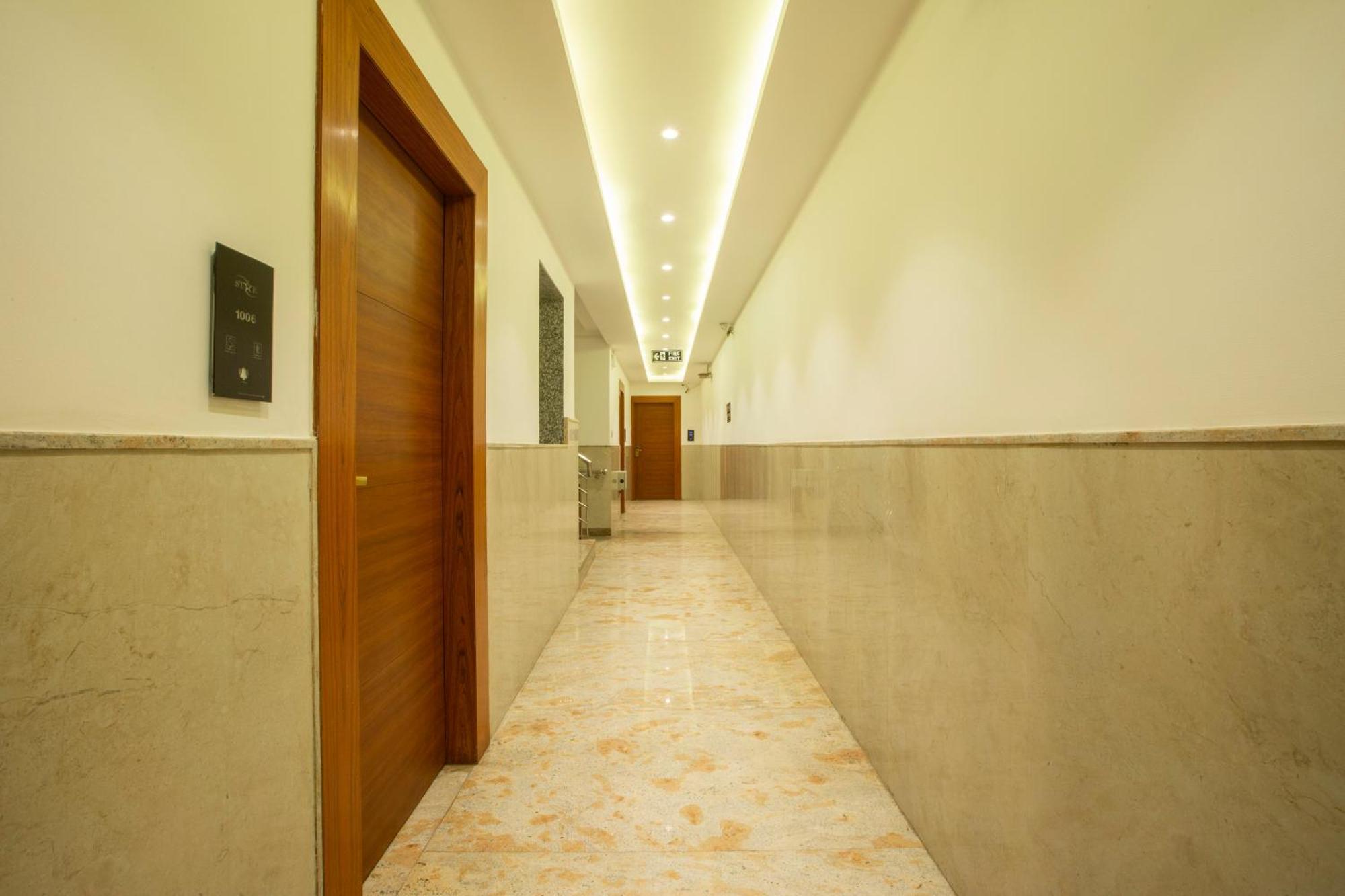Hotel Arch Suites - Near Aerocity New Delhi Bagian luar foto