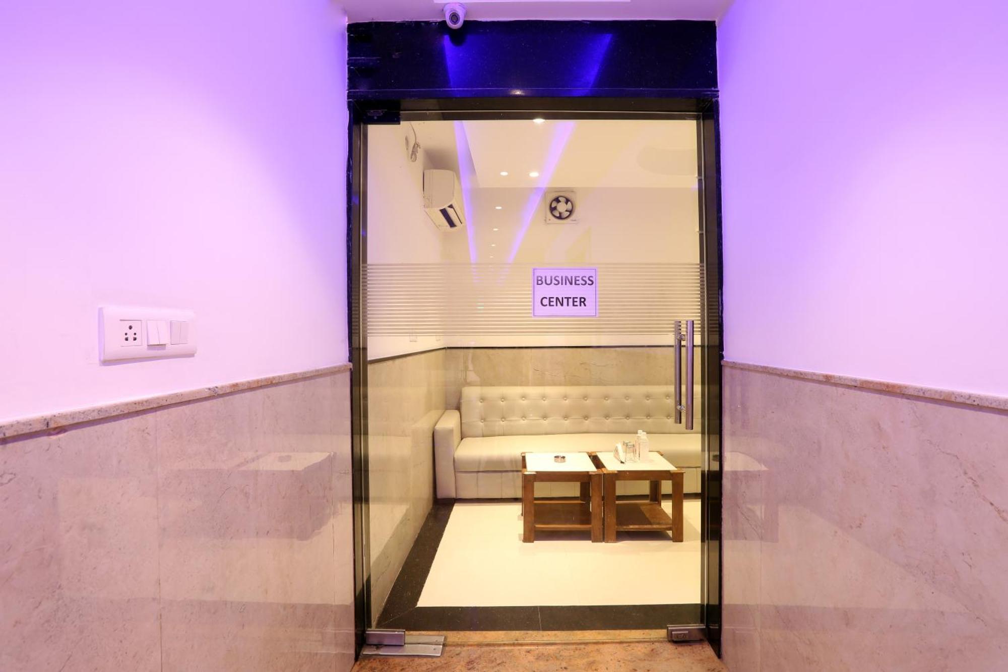 Hotel Arch Suites - Near Aerocity New Delhi Bagian luar foto