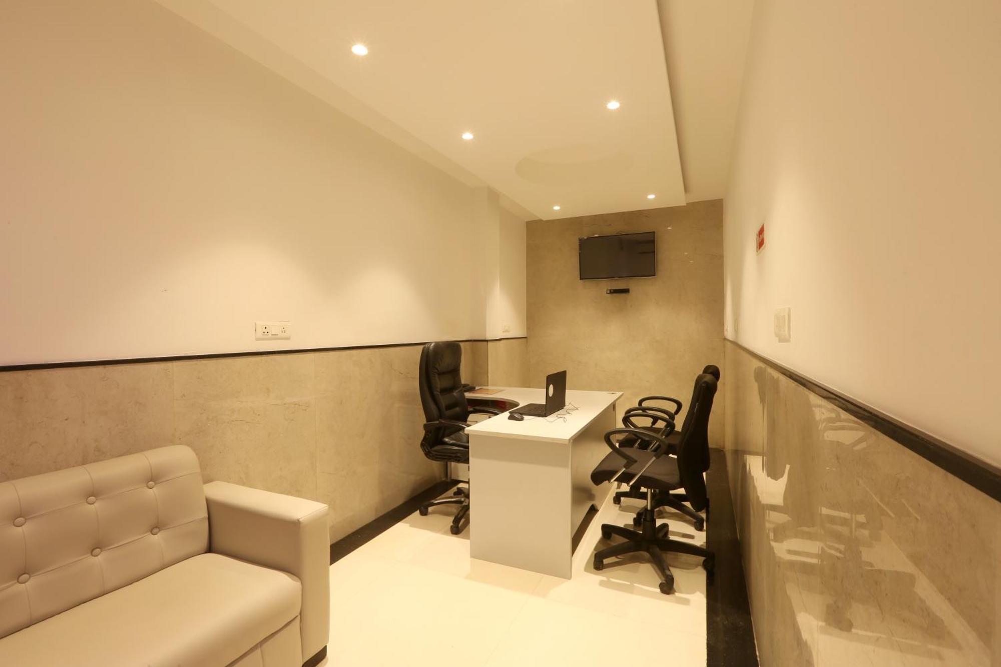 Hotel Arch Suites - Near Aerocity New Delhi Bagian luar foto