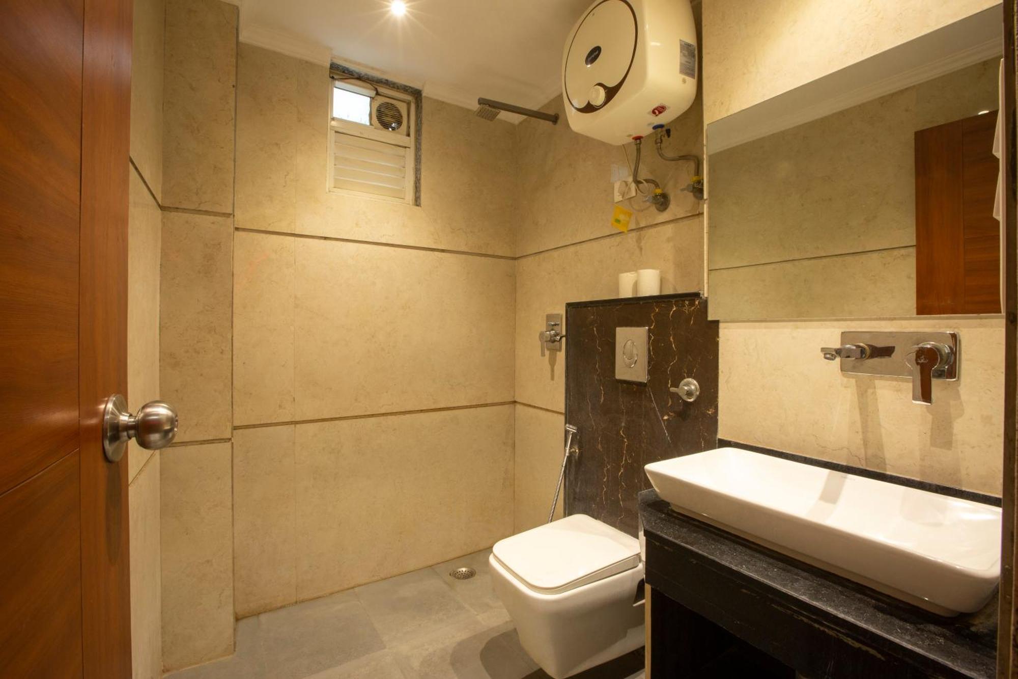Hotel Arch Suites - Near Aerocity New Delhi Bagian luar foto