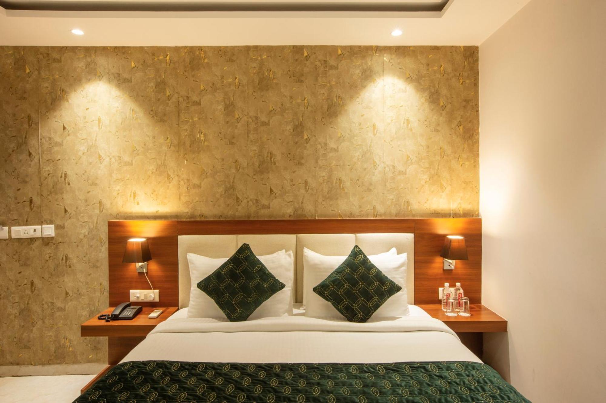 Hotel Arch Suites - Near Aerocity New Delhi Bagian luar foto