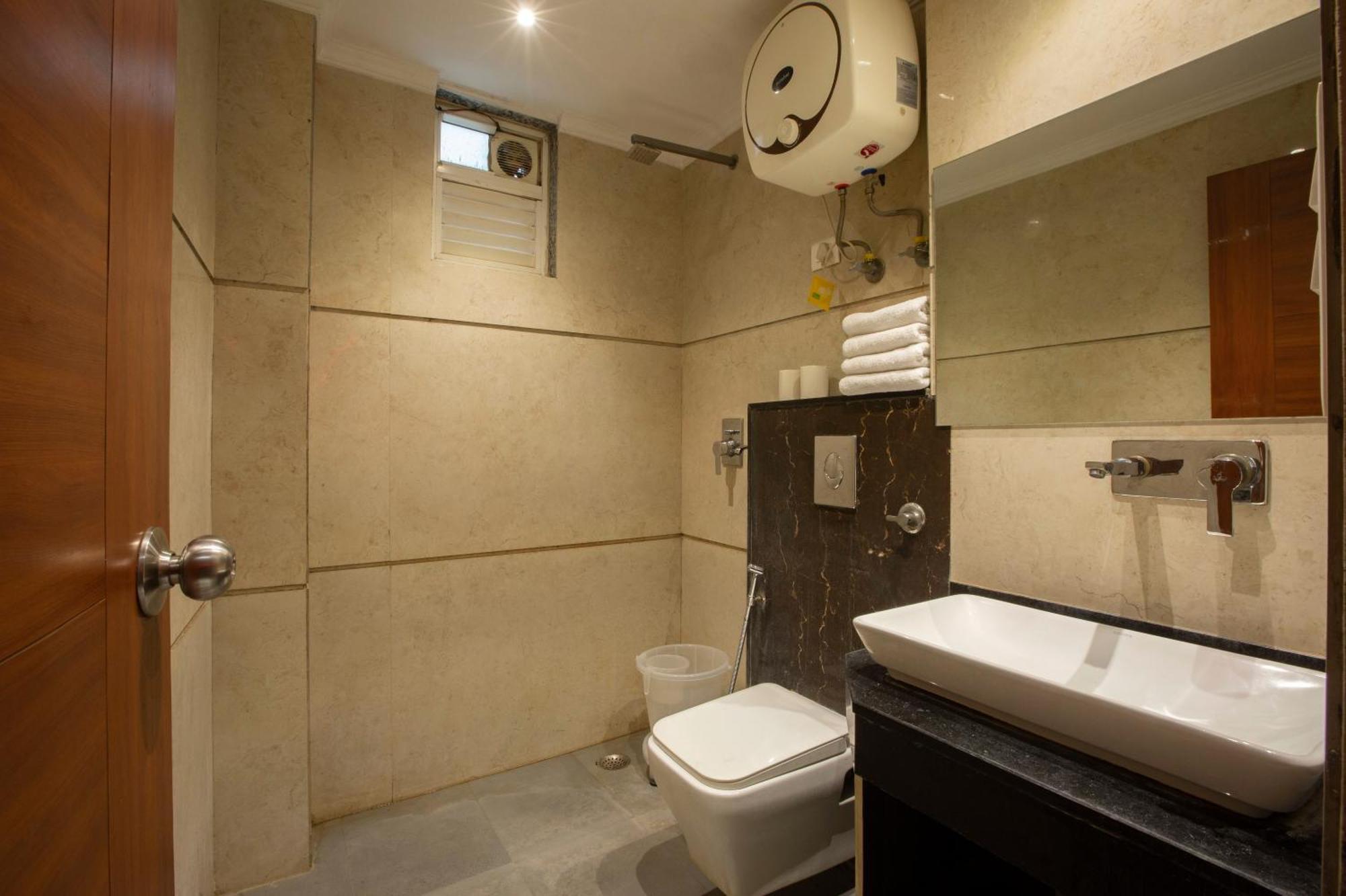 Hotel Arch Suites - Near Aerocity New Delhi Bagian luar foto